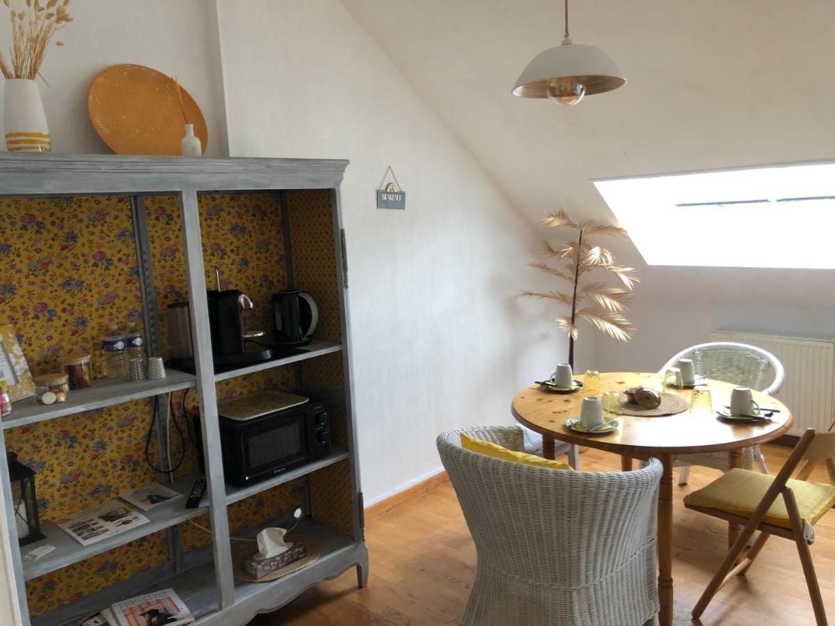 Grande Chambre Familiale Jaune Tout Bonnement Bien Putot-en-Auge Exterior photo